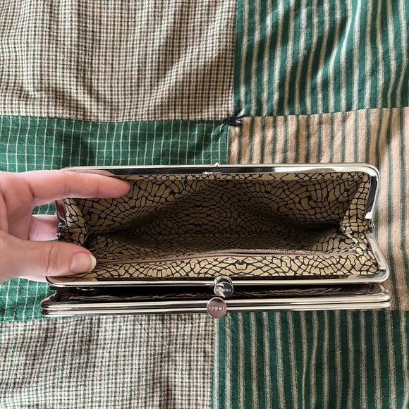 Gold Hobo clutch - Picture 5 of 5